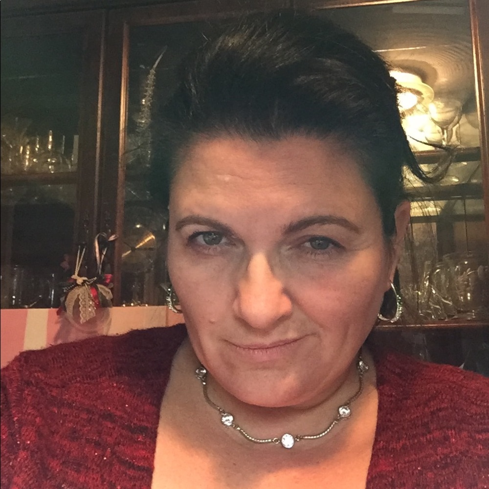 Meet your Posher, Connie - Picture 2 of 2